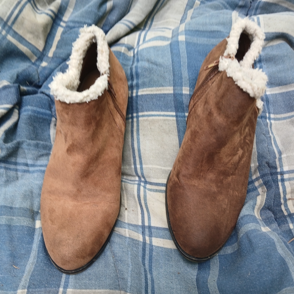 Shoes. - Picture 4 of 4
